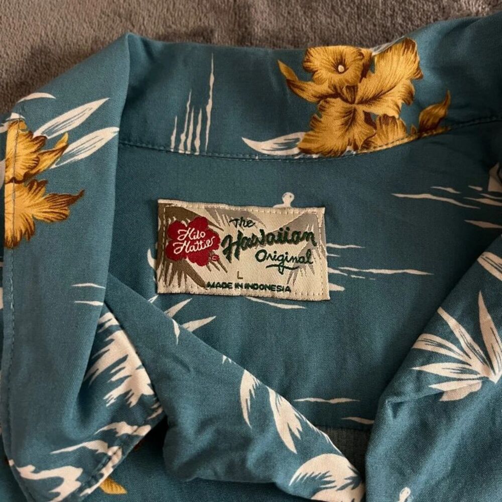 Hilo Hattie Hawaiian Shirt Mens L Blue Tropical Print Rayon Vintage Style Beach
